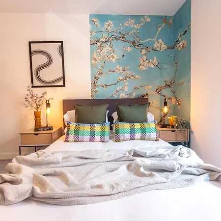 Pristine 1 And 2 Bedroom Near Business District By Belvilla Apartment