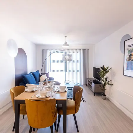 Pristine 1 And 2 Bedroom Near Business District By Belvilla